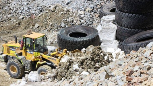 Chile tiró 50 millones de toneladas de escombros tóxicos a la cordillera argentina