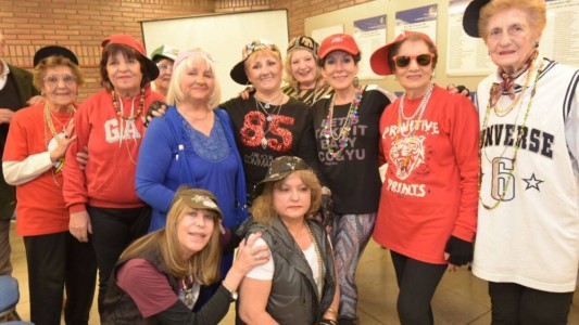 Un grupo de abuelas raperas mendocinas la rompen mucho con sus rimas