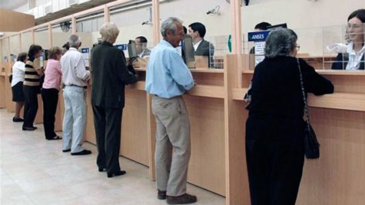 Jubilaciones aumentarán en septiembre "más de 10%"