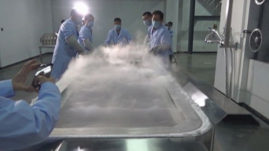 Congelaron el cadáver de una mujer china e intentarán "resucitarlo" en el futuro