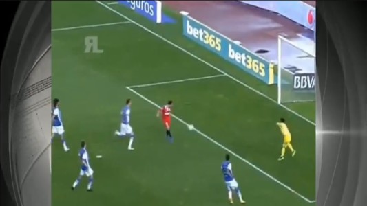 Un día de miércoles: pifia y patada en la cara