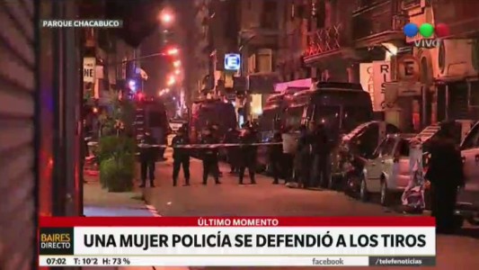 Una mujer policía se defendió a los tiros