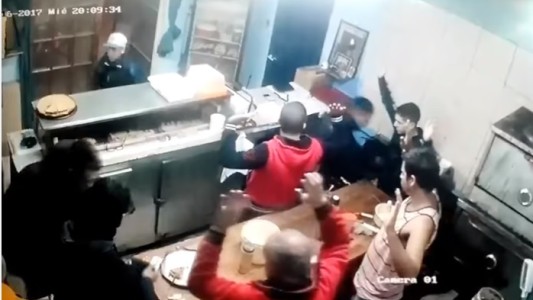 Asalto en una pizzería de Lavallol: se llevaron hasta una bandeja de empanadas