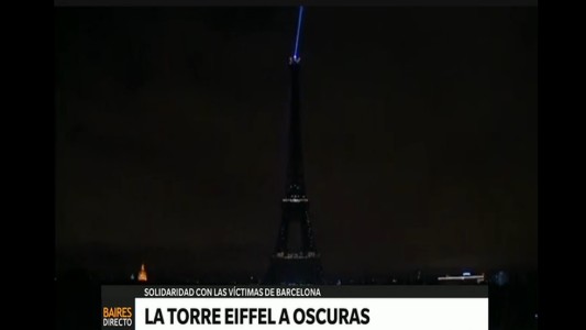 Apagaron las luces de la Torre Eiffel por las víctimas del atentado en Barcelona