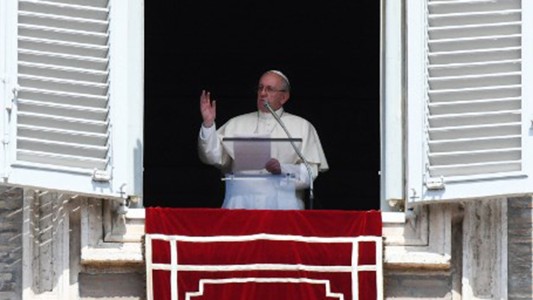 El papa Francisco pidió "liberar al mundo de la violencia terrorista"