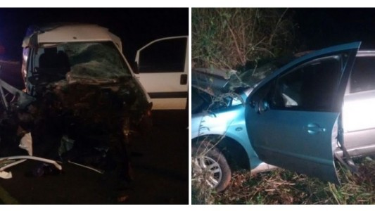 Murieron un bebé de un año y una mujer al chocar de frente dos autos en la ruta 12 en Misiones