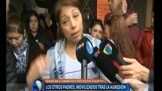 Agresión de una madre a la docente: "También le quiso pegar a mi hijo en la puerta del colegio"