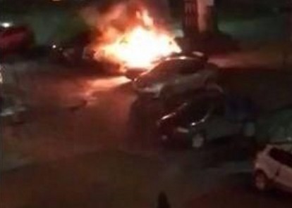La Plata: incendiaron dos autos frente al Ministerio de Seguridad