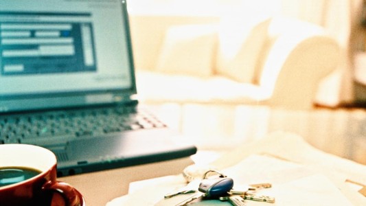 Condenan a un hombre por enviar 1.500 mails a su expareja para que vuelva con él