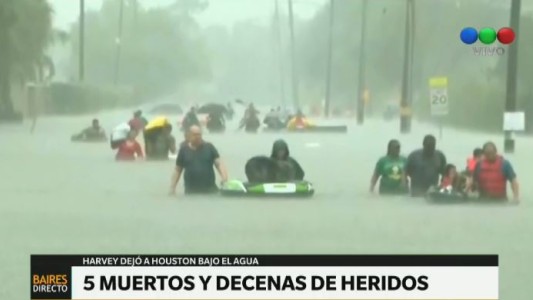 El huracán Harvey causó graves inundaciones y hay al menos cinco muertos