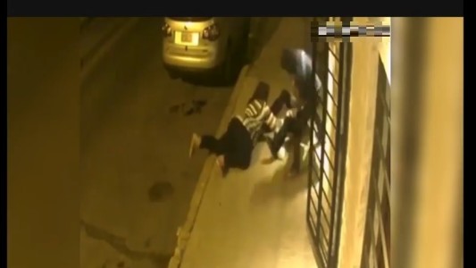 Video: madre e hija, atacadas por motochorros