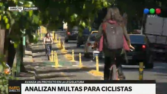 Multarán a los ciclistas que usen celular y auriculares
