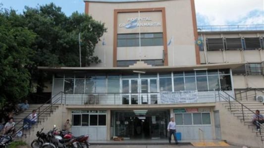 Su pareja la golpeó en forma brutal y fingió estar muerta para sobrevivir