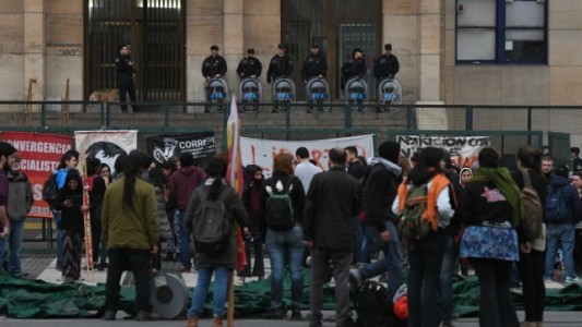 Imponen secreto de sumario en la causa por los incidentes del viernes y citan a declarar a los policías