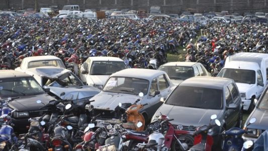 Una mujer fue a retirar su auto del corralón y lo habían compactado