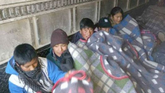 Escándalo en Jujuy: alumnos viajaron a una excursión escolar en un camión frigorífico