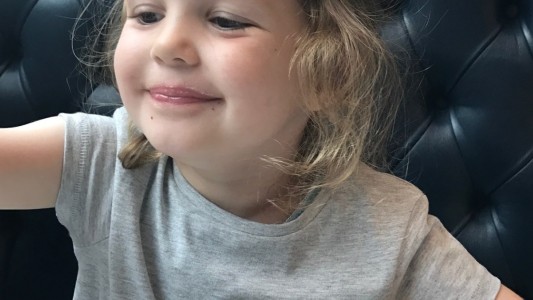 #EsViral La carta de una mamá al mozo que retó a su hija en un restaurante