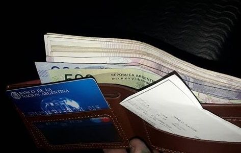 Viral solidario: encontró una billetera con una jubilación completa, buscó y se la devolvió a su dueño