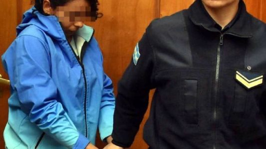 Condenan a una exagente de policía por abusar sexualmente de su hijastro de 13 años