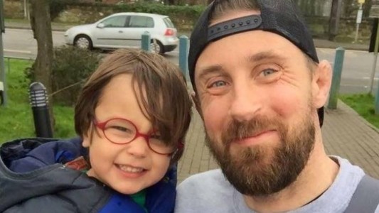 "Las 10 cosas que aprendí cuando perdí a mi hijo": los consejos de un padre que conmueven al mundo