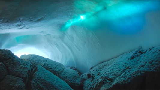 Las increíbles cuevas cálidas descubiertas en las profundidades de la Antártida