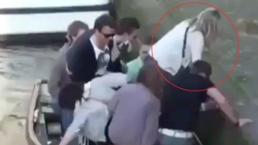 El video surrealista de la caída de una mujer que explota en las redes sociales