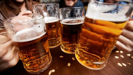El secreto mejor guardado: cómo tomar cerveza toda la noche sin emborracharse