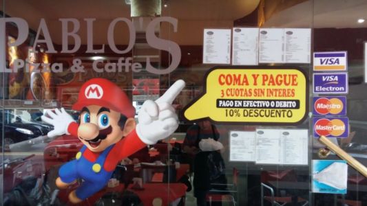 La promo de una pizzería de Recoleta: pagar la grande de muzarella en tres cuotas sin interés