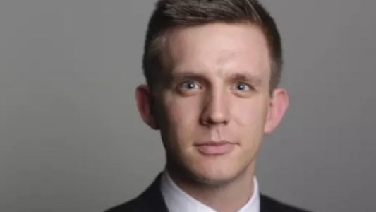 Lo devoró un cocodrilo mientras se lavaba las manos en un lago