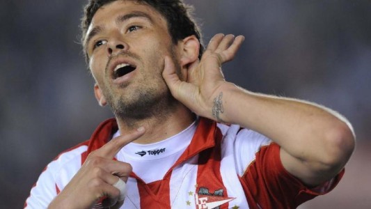 Estudiantes, con DT interino