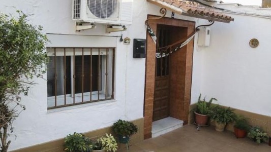 Conmoción en España: cuatro nenes vivieron durante días con los cadáveres de su madre y su pareja