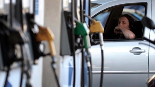 El Gobierno libera los precios de los combustibles desde Octubre