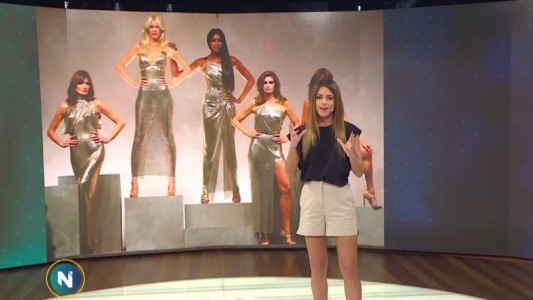 Modelos de los 90 juntas  en la pasarela de Versace