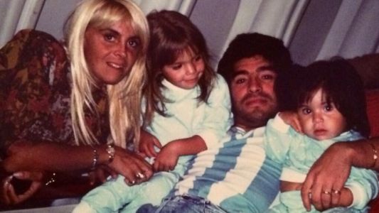 Maradona lleva a sus hijas a la Justicia en su causa contra Claudia Villafañe