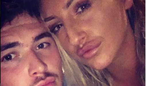 Un joven se tatuó a su novia en topless y una semana después se separaron