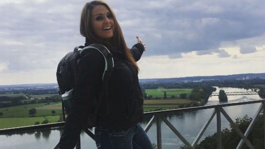 Una mujer se fue de vacaciones y dejó a sus 4 hijos solos con un arma "para que se protejan"