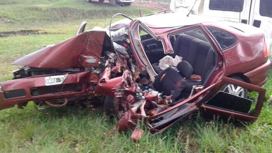 Cuatro muertos al desbarrancar un auto en el que iban diez personas