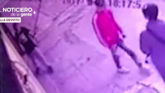 Video: así encañonan y roban a los alumnos a la salida de una escuela