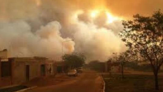Fuego en San Luis: el viento Zonda complica la situación