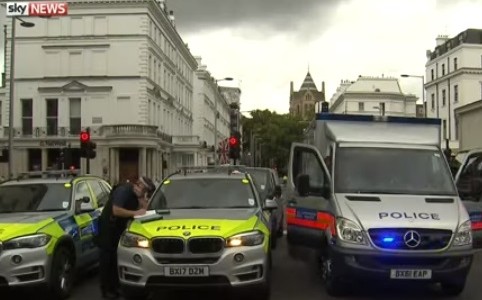 Un auto atropelló a varias personas en Londres: el conductor está detenido