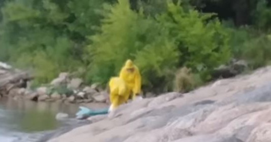 Asombro por la aparición de una "sirena" en un lago de EE.UU.