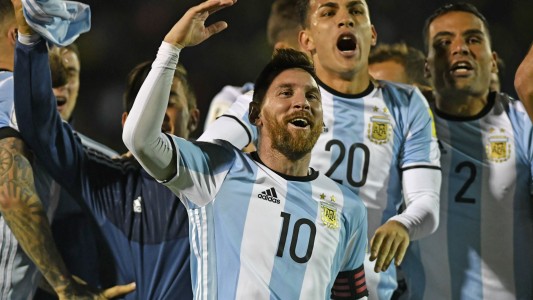 Milagro argentino: con tres goles de Messi, la Selección le ganó a Ecuador y juega el Mundial