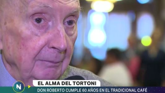 Roberto Fanego cumple 60 años al frente del mítico Café Tortoni, bar notable de la Ciudad