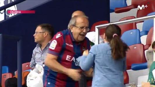 "El abuelo del Levante": el video de un hombre jugando con su nieta que es furor en las redes sociales