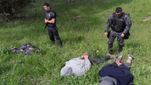 Encapuchado robó una farmacia en un pueblo pero lo reconocieron porque es manco