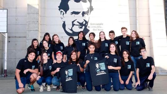 Los chicos que eligieron las islas Malvinar como destino de su viaje de egresados