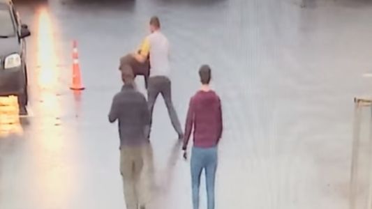 Video: mató al peluquero porque no le gustó el corte de pelo