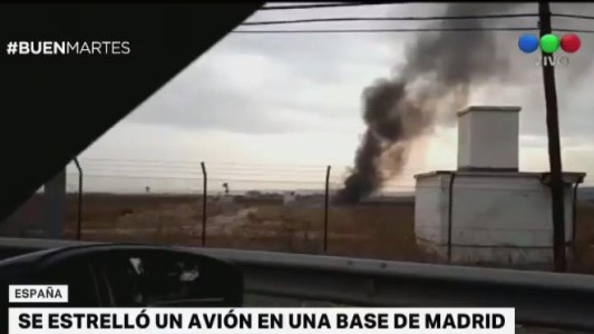 Un avión militar se estrelló en Madrid y murió el piloto