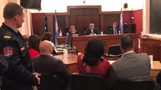 El emotivo abrazo del papá de Micaela García con el único liberado tras el veredicto