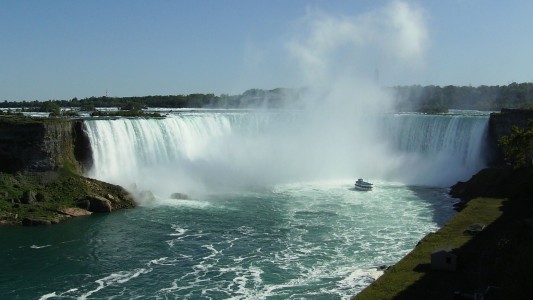 Un nene cayó en las cataratas de Niágara y sobrevivió